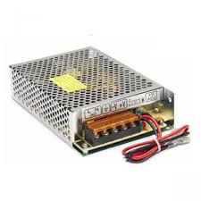 FUENTE SWITHICHING INTERNA DE ALTO RENDIMIENTO CON SISTEMA UPS ANTE CORTES DE ENERGÍA. SALIDA MAX 12V 8A